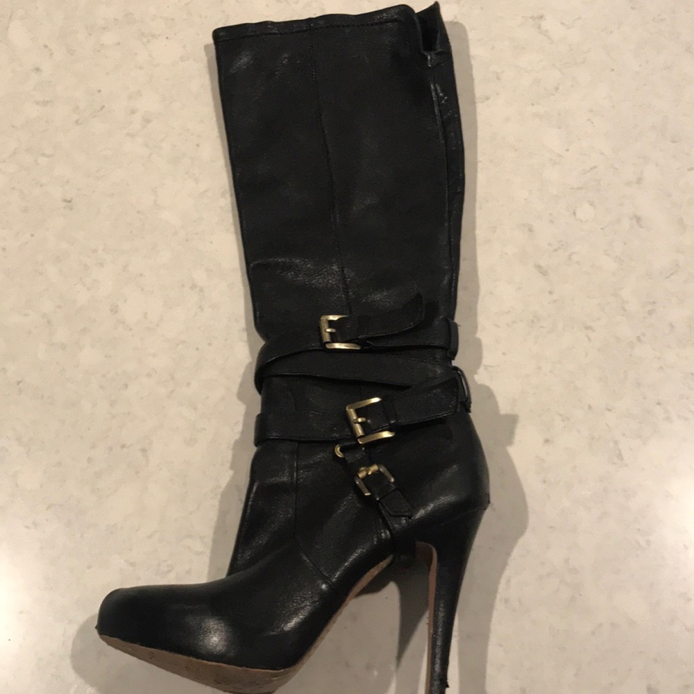 Black platform high-heeled boots with 4.5 in heel